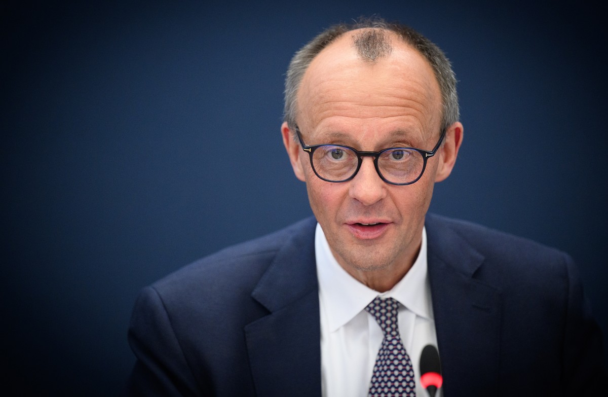 09.04.2025, Berlin: Friedrich Merz, Unions-Kanzlerkandidat und CDU-Bundesvorsitzender, nimmt an der Sitzung vom Bundesvorstand der CDU im Konrad-Adenauer-Haus teil. Foto: Bernd von Jutrczenka/dpa +++  ...