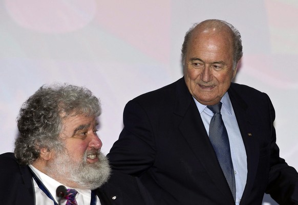 epa04772145 (FILE) A file picture dated 01 June 2011 of FIFA President Joseph Blatter (R) greeting FIFA Executive Committee member Charles &#039;Chuck&#039; Blazer (L) prior to the 61st FIFA Congress  ...