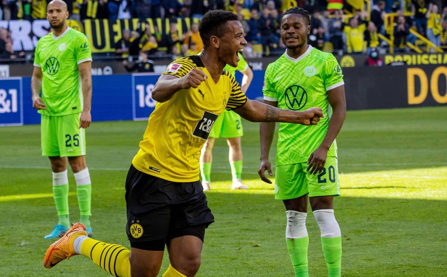 Manuel Akanji bejubelt sein erstes Saisontor.