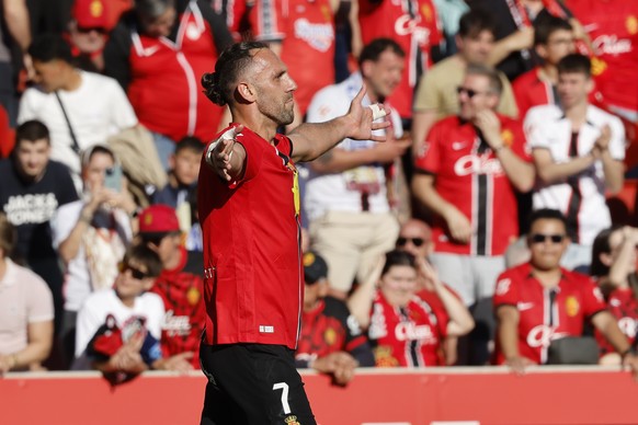 epa12869126 Mallorca's Vedat Muriqi celebrates after scoring the 2-1 goal during the Spanish LaLiga soccer match between RCD Mallorca and Real Madrid, in Palma de Mallorca, Balearic Islands, Spai ...