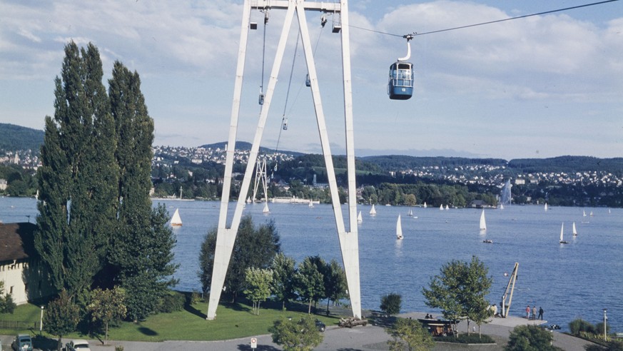 Gondelbahn gebaut für Gartenbauausstellung 1959, wurde 1966 im Interesse eines ungestörten Ausblickes von der Stadt aus über den See auf das Alpenparonama wieder abgebrochen