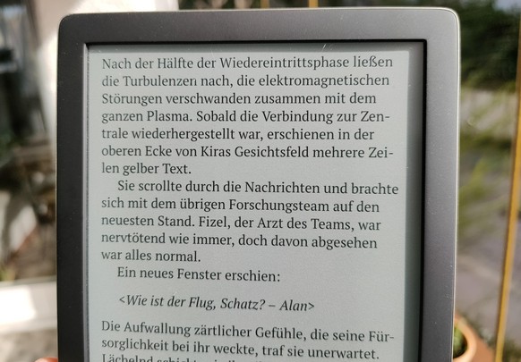 Scharfe Schrift, aber: Was man merkt, ist, dass das Weiss nicht schön gleichmässig ist. Hier sorgen die 100 ppi der zweiten Schicht für ganz leichtes Rauschen im Weiss. Stören tut das nicht, aber der  ...