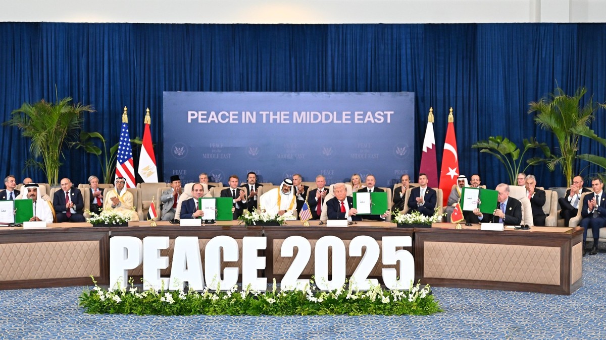 (251014) -- BEIJING, Oct. 14, 2025 (Xinhua) -- Egyptian President Abdel Fattah al-Sisi (2nd L, front), U.S. President Donald Trump (2nd R, front), Turkish President Recep Tayyip Erdogan (1st R, front) ...