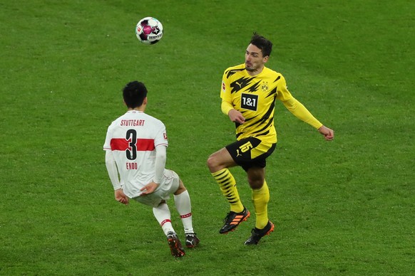 epa08879514 Dortmund&#039;s Mats Hummels (R) in action against Stuttgart&#039;s Wataru Endo during the German Bundesliga soccer match between Borussia Dortmund and VfB Stuttgart in Dortmund, Germany,  ...