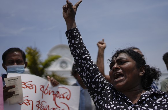 An anti government protester shouts slogans against the recent military eviction of their protest camp outside president&#039;s office in Colombo, Sri Lanka, Wednesday, July 27, 2022. Sri Lanka&#039;s ...