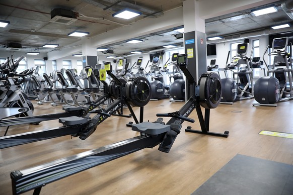 epa08932917 View of an empty fitness gym center closed due to coronavirus restrictions in Warsaw, Poland, 12 January 2021. Poland is under a nationwide quarantine from 28 December 2020 to 31 January 2 ...