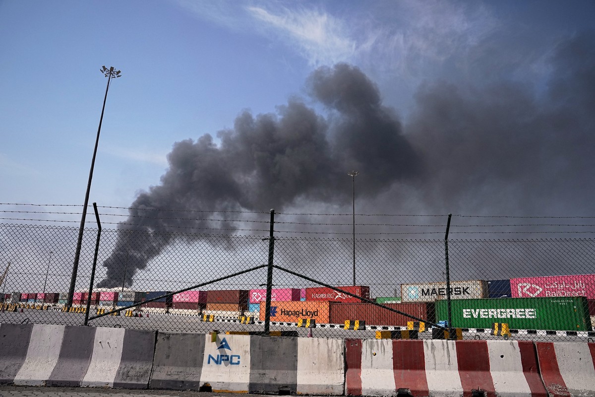 Smoke rises after an Iranian drone attack in the port area of Dubai, United Arab Emirates, Sunday, March 1, 2026. (AP Photo/Fatima Shbair)
Dubai Iran US Israel