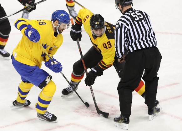 epa06549860 Dick Axelsson (L) of Sweden in action against Gerrit Fauser (C) of Germany during the men&#039;s play-offs Quarterfinals match between Sweden and Germany inside the Kwandong Hockey Centre  ...