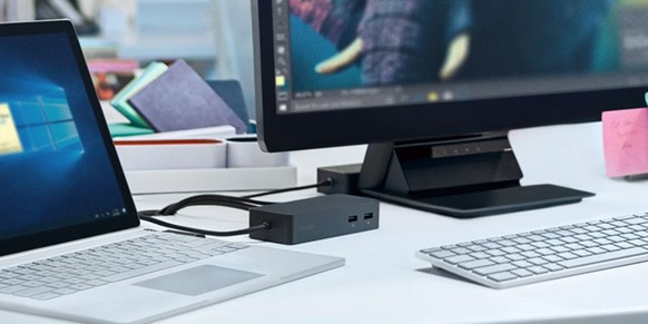 Über das Surface Dock (Bildmitte) schliesst man das Surface Pro (oder ein anderes Surface-Gerät) an einen oder zwei externe Monitore an. Günstiger geht dies natürlich mit einem Mini-DisplayPort-zu-HDM ...