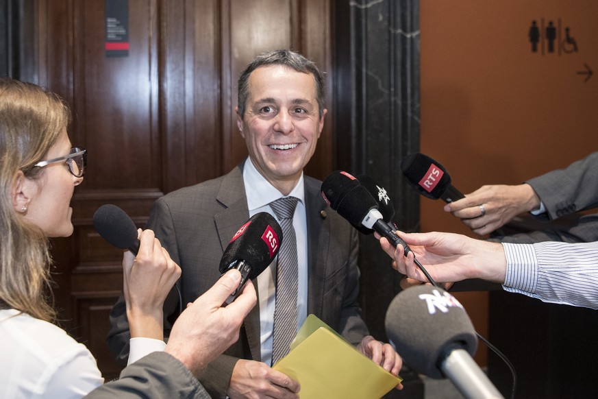 Bundesratskandidat Ignazio Cassis, FDP-TI, aeussert sich zu Journalisten nach seinem Auftritt am Hearing mit der Bundeshausfraktion der Gruenen Partei am Rand der Herbstsession der Eidgenoessischen Ra ...