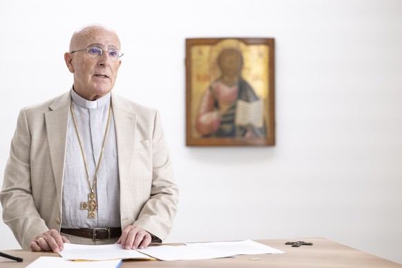 Joseph Maria Bonnemain, Bischof von Chur, orientiert an einer Medienkonferenz, am Montag, 22. September 2025, im aki der katholischen Hochschulgemeinde in Zuerich. Die neue "Sprechstunde psychisc ...