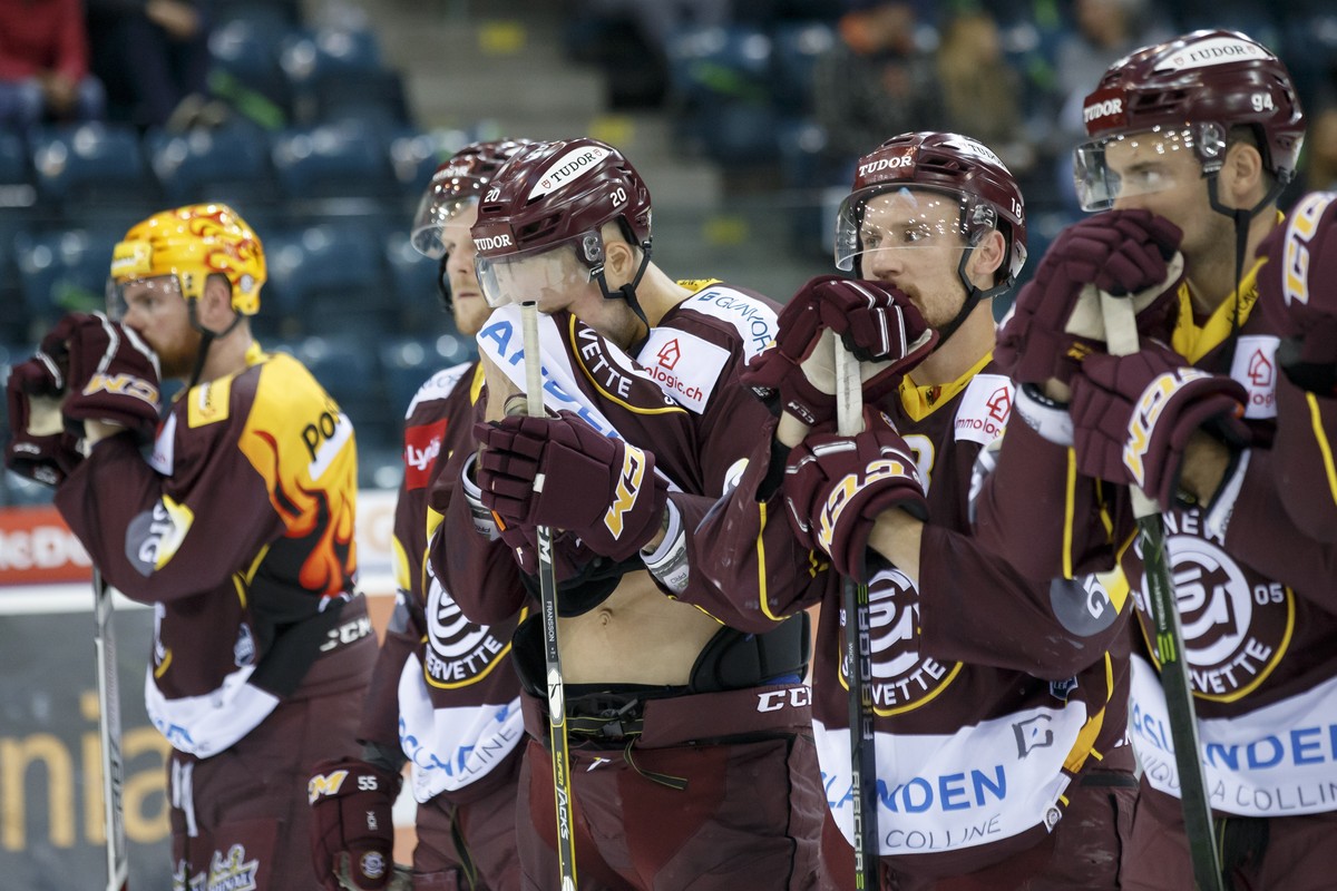 Geneve-Servette's players, from left to right, center Tanner Richard, defender Daniel Vukovic, defender Johan Fransson, of Sweden, forward Jeremy Wick and forward Tim Bozon, of France, look disap ...