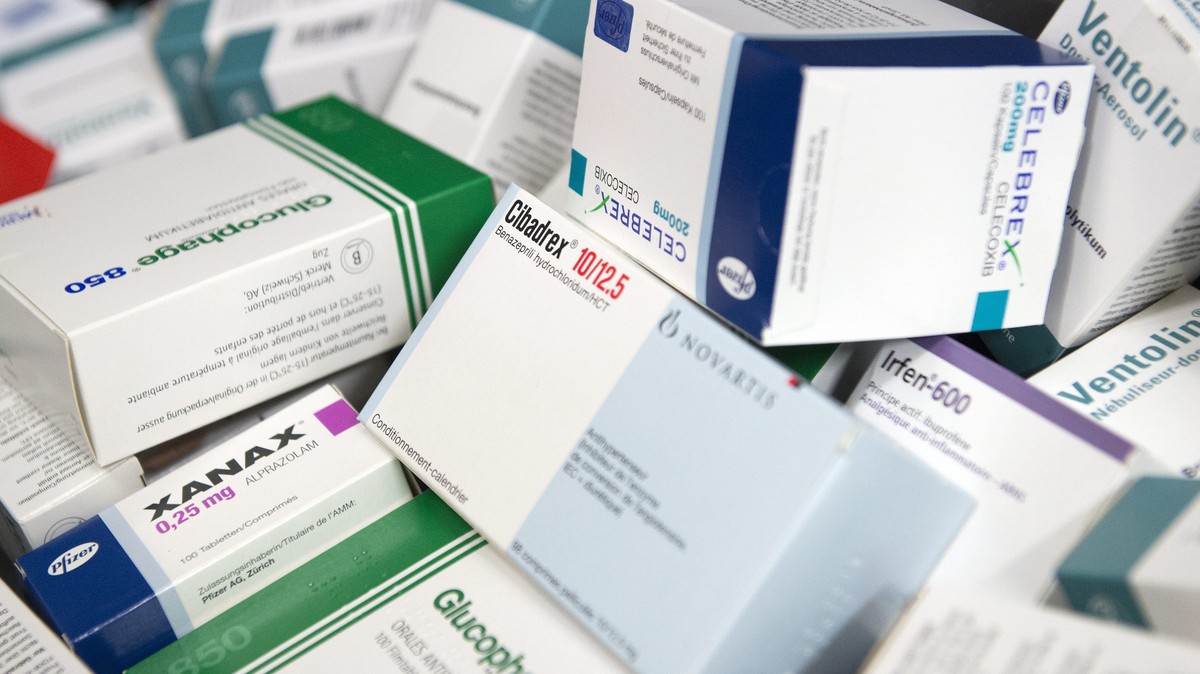 THEMENBILD ZUR MK APOTHEKER UND PHARMAINDUSTRIE ZU "NACHHALTIGER VERSORGUNG UND PATIENTENSICHERHEIT, AM MITTWOCH, 19. SEPTEMBER 2018 ---- Medikamente werden via Robotersystem in einer Apotheke ve ...