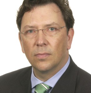 Dr. Manfred Grieger ist Historiker an der Universität Göttingen und Spezialist für die NS-Zeit. Seit 1998 ist er zudem für den Volkswagen-Konzern tätig, aktuell als Leiter Historische Kommunikation.