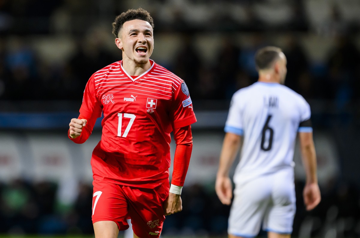 epa10976985 Switzerland's Ruben Vargas celebrates after scoring the 0-1 goal during the UEFA Euro 2024 qualifying group I soccer match between Israel and Switzerland at Pancho Arena in Felcsut, s ...
