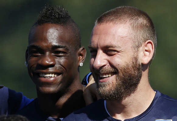 Hier strahlen Mario Balotelli und Daniele De Rossi noch gemeinsam. Dem ist nach dem Aus nicht mehr so.