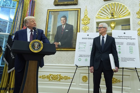 President Donald Trump makes an announcement about Apple with Apple CEO Tim Cook in the Oval Office, Wednesday, Aug. 6, 2025, in Washington. (AP Photo/Alex Brandon)
Donald Trump,Tim Cook