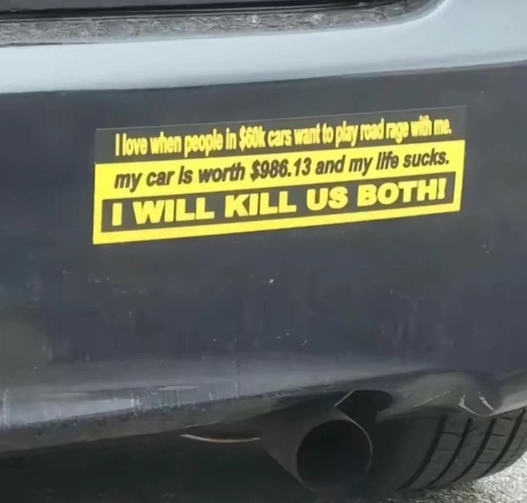 Okay bei diesen Autoaufklebern mussten wir lachen. 
https://chameleonmemes.com/wp-content/uploads/2025/01/Dont-mind-if-I-do.webp