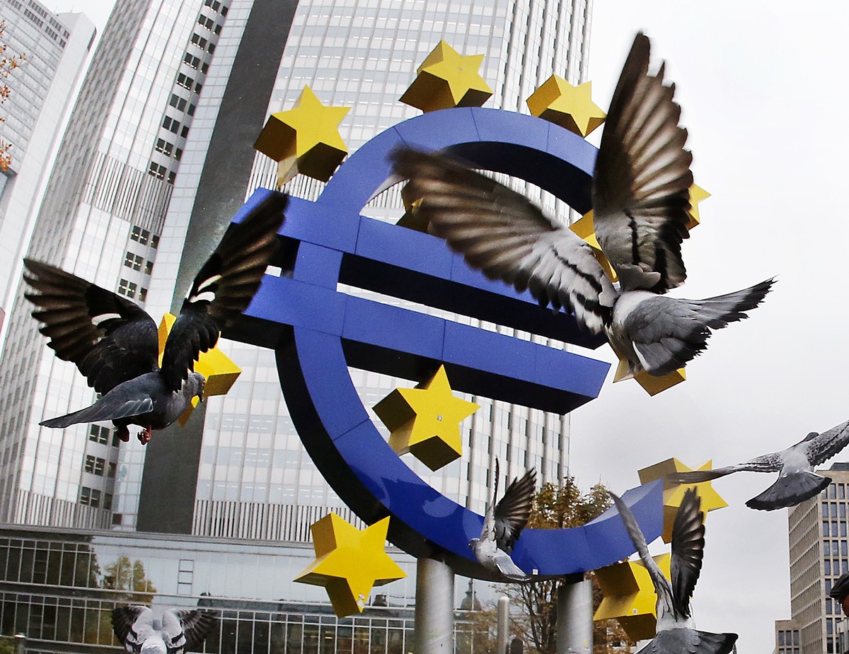 FILE - In this Thursday, Nov. 10, 2016 filer, Pigeons fly in front of the Euro sculpture at the old European Central Bank bulding in Frankfurt, Germany. Italy's political turmoil has roiled globa ...