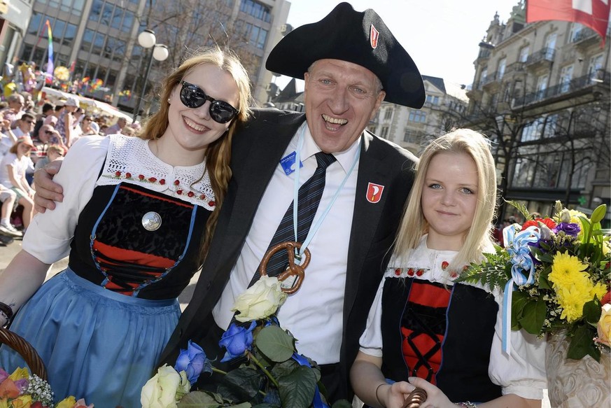 Pierin Vincenz, Vorsitzender der Geschaeftsleitung der Raiffeisen Schweiz, beim traditionellen Zug der Zuenfte am Sechselaeuten durch die Zuercher Innenstadt am Montag, 15. April 2013. (KEYSTONE/Walte ...