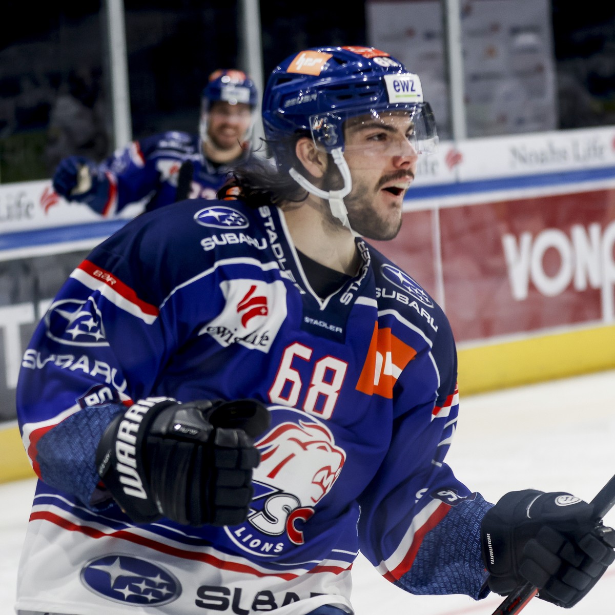 ZSC Willy Riedi feiert das2:2 beim Eishockey-Qualifikationsspiel der National League zwischen den ZSC Lions und dem HC Genf Servette, am Montag, 15. Februar 2021, im Hallenstadion in Zuerich. (KEYSTON ...
