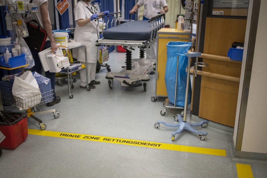 SCHWEIZ CORONAVIRUS UNIVERSITAETSSPITAL ZUERICH
Die Triage Zone Rettungsdienst auf dem Notfall des Universitaetsspital USZ, fotografiert am 19. November 2020 in Zuerich. (KEYSTONE/Christian Beutler)