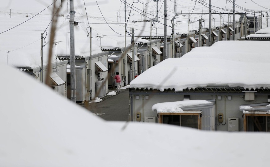In solchen Siedlungen wohnen die Fukushima-Evakuierten. Für viele keine Option. Zahlreiche begehen Suizid. &nbsp;