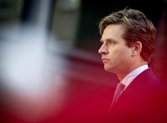 epa12510062 Dutch Minister of Economic Affairs Vincent Karremans arrives for the weekly cabinet meeting at the Ministry of General Affairs in The Hague, Netherlands, 07 November 2025. EPA/KOEN VAN WEE ...