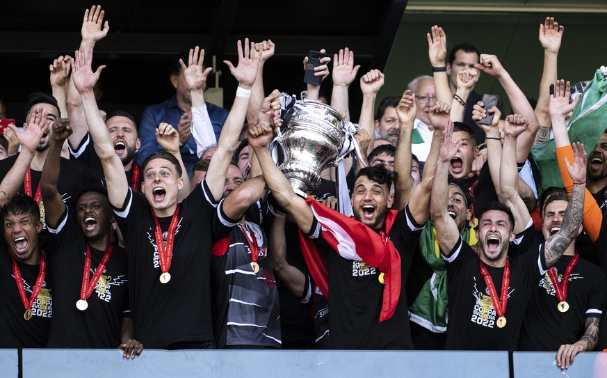 Der FC Lugano feiert den vierten Cupsieg der Klubgeschichte.