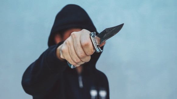 Messer Messerstich Symbolbild shutterstock