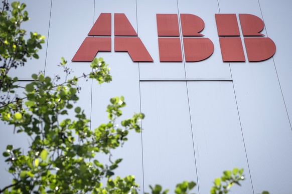 ARCHIVBILD ZUR JAHRESBILANZ VON ABB, AM MITTWOCH, 5. FEBRUAR 2020 - Logo der Firma ABB an der Binzmuehlestrasse in Oerlikon, am Donnerstag, 14. Juni 2018. (KEYSTONE/Melanie Duchene)