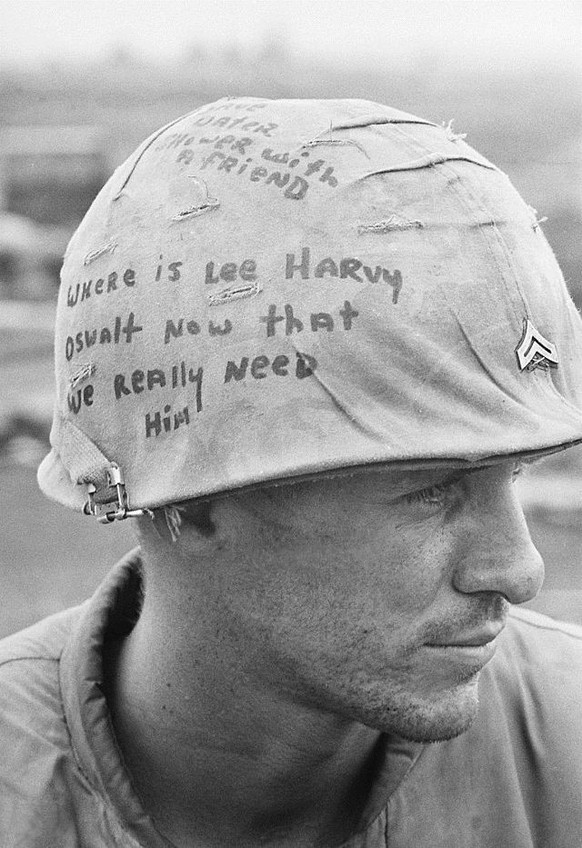 Vietnam war Helmet slogans helmet art helmet graffiti 
https://rarehistoricalphotos.com/helmet-graffiti-vietnam-photos/