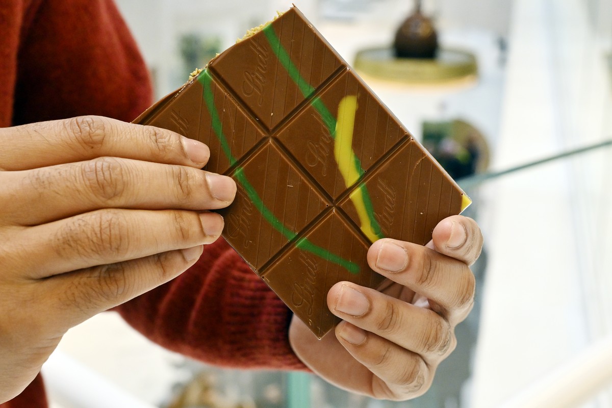 Dubai-Schokolade im Lindt Museum in Kilchberg am Samstag, 16. November 2024. Am Samstag ist eine auf 500 Stueck limitierte Auflage der handgefertigten Schokoladenkreation in den Verkauf gekommen. Der  ...