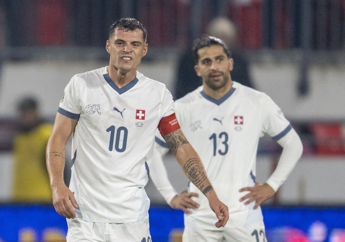 epa11656414 Granit Xhaka (L) and Ricardo Rodriguez from Switzerland react after conceding the 2-0 goal during the UEFA Nations League group A soccer match between Serbia and Switzerland in Leskovac, S ...