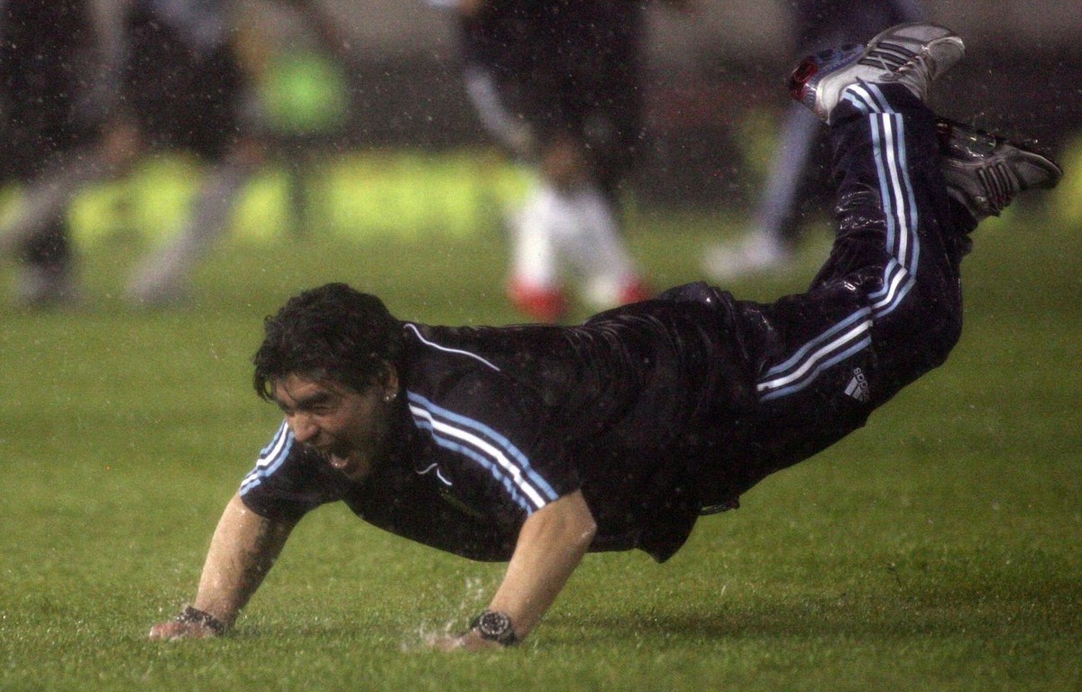 epa03165219 (FILE) A file picture dated 15 September 2011 shows Al-Wasl Club's Argentinian head coach Diego Maradona reacting during the Etisalat Emirates Cup soccer match against Aljazira Club a ...