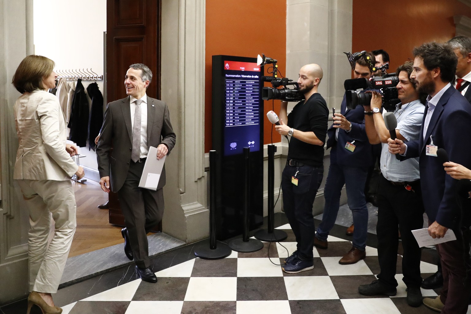 Bundesratskandidat Ignazio Cassis kommt aus dem Fraktionszimmer nach dem Hearing mit der Bundeshausfraktion der CVP am Rand der Herbstsession der Eidgenoessischen Raete, am Dienstag, 12. September 201 ...