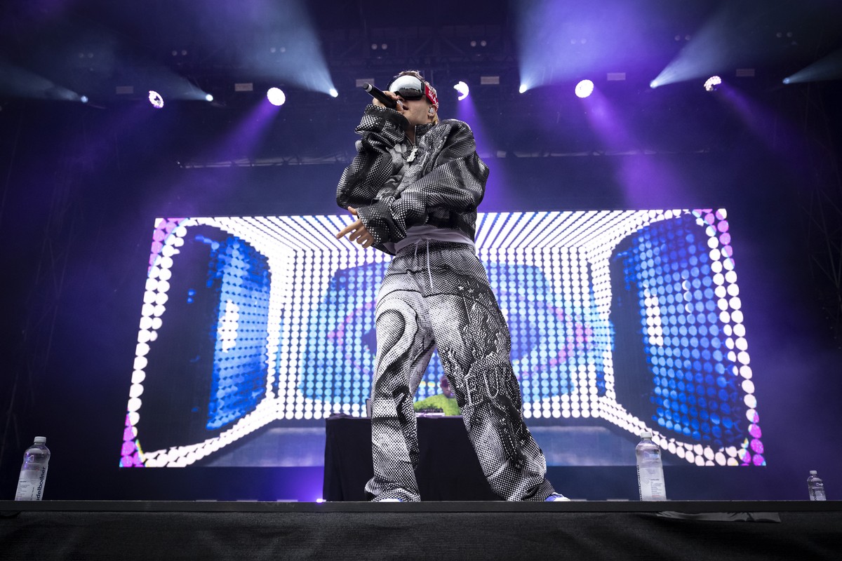 epa12241811 German rapper August Jean Diederich also known as Ski Aggu performs on the Main Stage at the 42nd edition of the Gurtenfestival in Bern, Switzerland, 16 July 2025. The open air music festi ...