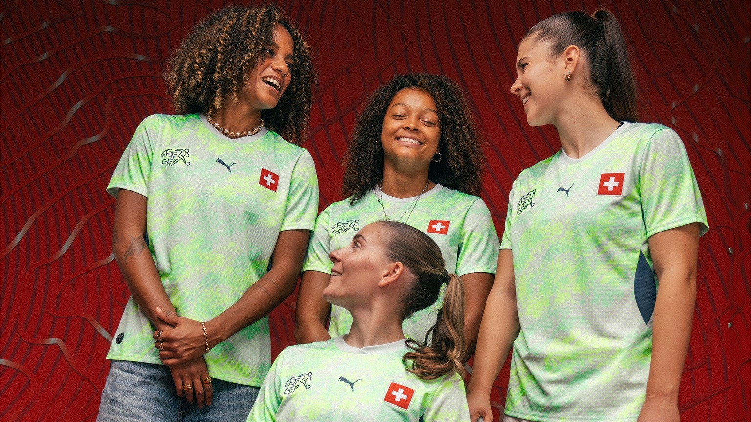 Auch die Frauen-Nati trägt das neue Trikot der Schweizer Fussball-Nati.
