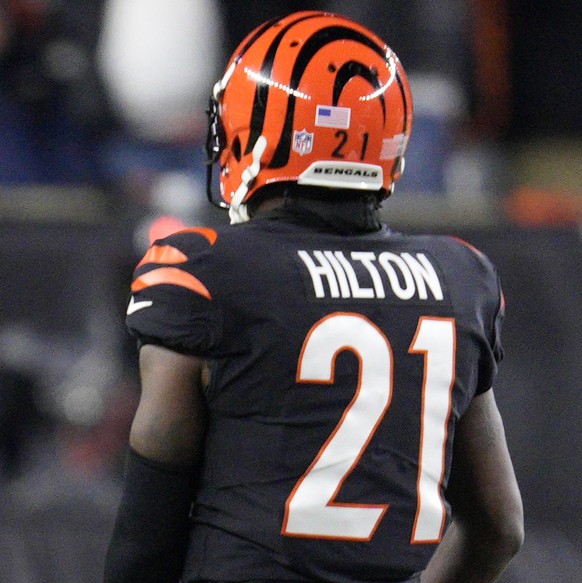 Cincinnati Bengals defensive tackle BJ Hill is congratulated by defensive end Trey Hendrickson (91) after sacking Baltimore Ravens quarterback Tyler Huntley as Bengals cornerback Mike Hilton (21) watc ...