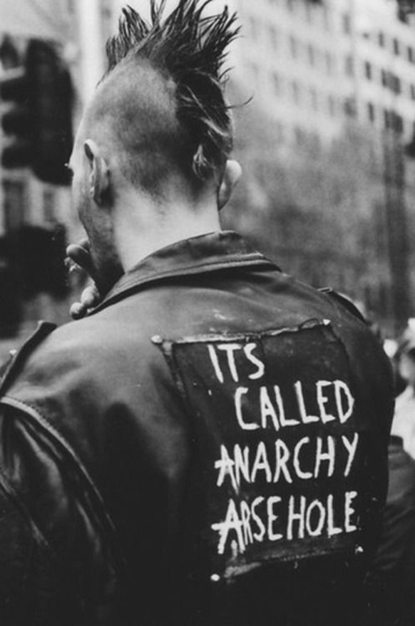 http://postapocalypticfashion.tumblr.com/ punk lederjacke