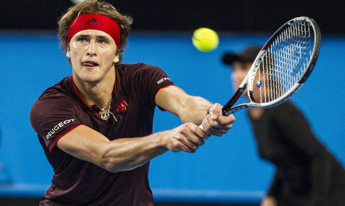 epa06418471 Alexander Zverev of Germany in action during his men's singles match against Thanasi Kokkinakis of Australia on day 7 of the Hopman Cup tennis tournament at Perth Arena in Perth, Aust ...