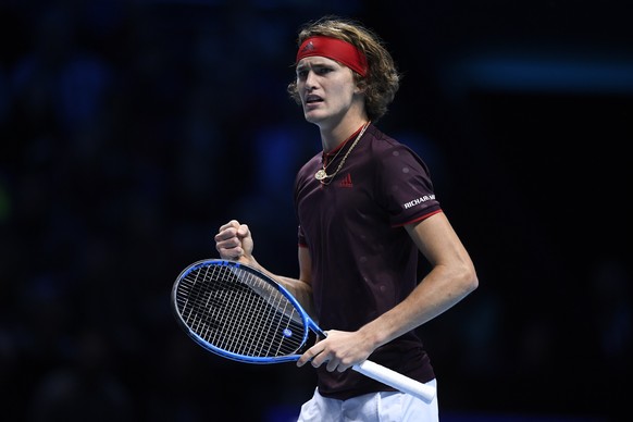 epa06329710 Alexander Zverev of Germany reacts as he plays Roger Federer of Switzerland during their Men&#039;s singles match at the ATP World Tour Finals tennis tournament at the O2 Arena in London,  ...