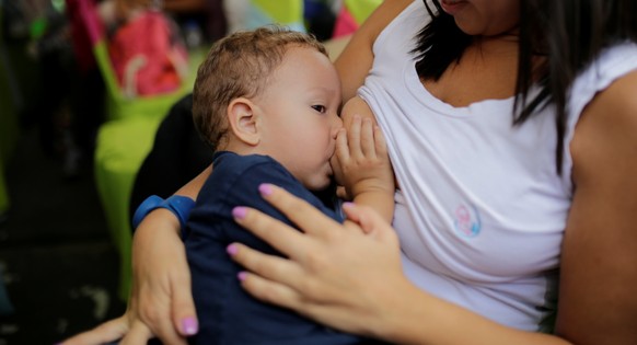 A woman breastfeeds her baby as part of the celebration for World Breastfeeding Week in Caracas, Venezuela August 4, 2016. REUTERS/Marco Bello TEMPLATE OUT