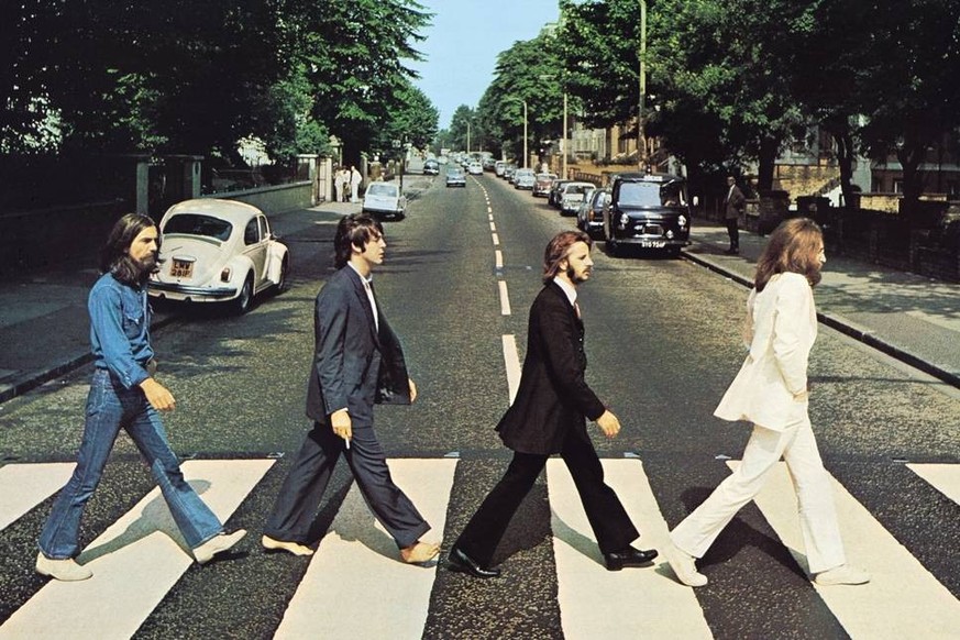 June 13, 2023: FanoÂticos de Los Beatles celebran los 50 aoÂos de la moÂtica foto de Abbey Road - ZUMAla2_ 20230613_zaa_la2_001 Copyright: xLaxNacionx