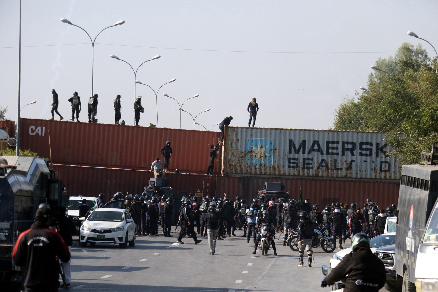 epa11741001 Containers are placed to block the supporters of opposition Pakistan Tehrik-e-Insaf (PTI) party of jailed former Prime Minister Imran Khan, as they continue their protest, demanding releas ...