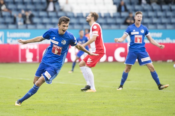 Shkelqim Demhasaj, links, von Luzern feiert sein Tor zum 2:2 beim Fussball Meisterschaftsspiel der Super League zwischen dem FC Luzern und dem FC Thun vom Sonntag 9. September 2017 in Luzern. (KEYSTON ...