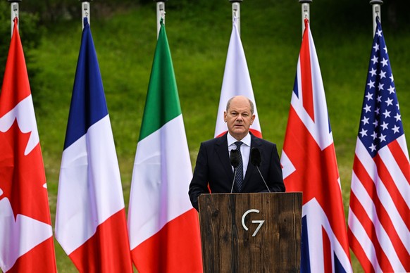 28.06.2022, Bayern, Elmau: Bundeskanzler Olaf Scholz (SPD) spricht auf einer Pressekonferenz zum Abschluss des G-7-Gipfels auf Schlo� Elmau. Foto: Peter Kneffel/dpa +++ dpa-Bildfunk +++