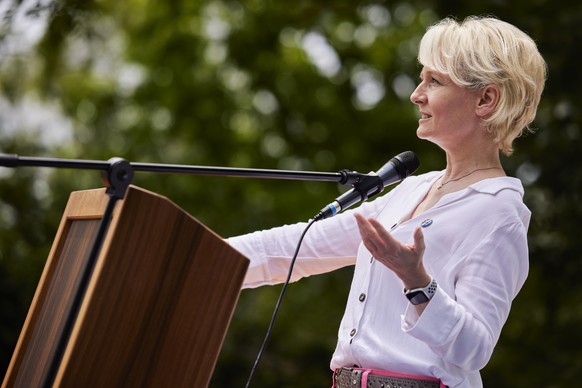 La presidente du Conseil national Isabelle Moret s&#039;exprime lors d&#039;un evenement pour le lancement de la campagne en faveur du mariage pour toutes et tous, le dimanche 27 juin 2021 a Lausanne. ...