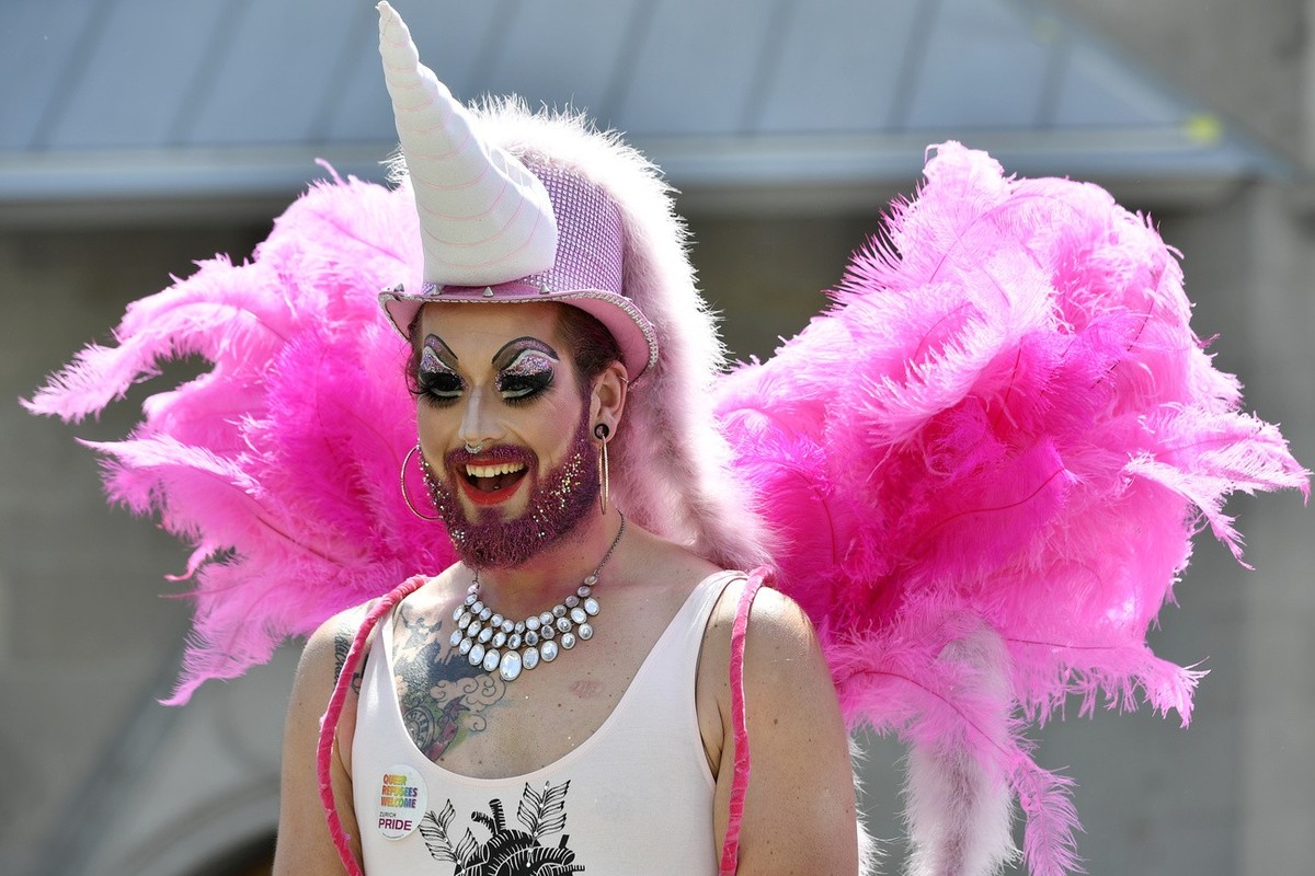 A participant of the Zurich Pride Parade, in Zurich, Switzerland, Saturday, June 10, 2017. 2015(KEYSTONE/Walter Bieri)
