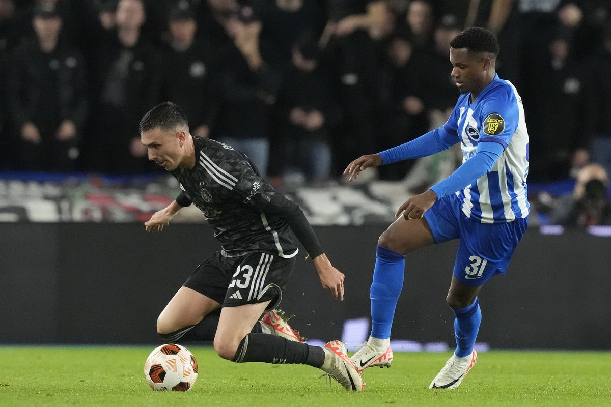 Brighton's Ansu Fati, right, vies for the ball with Ajax's Steven Berghuis during the Europa League Group B soccer match between Brighton and Hove Albion and Ajax at the Amex stadium in Brig ...